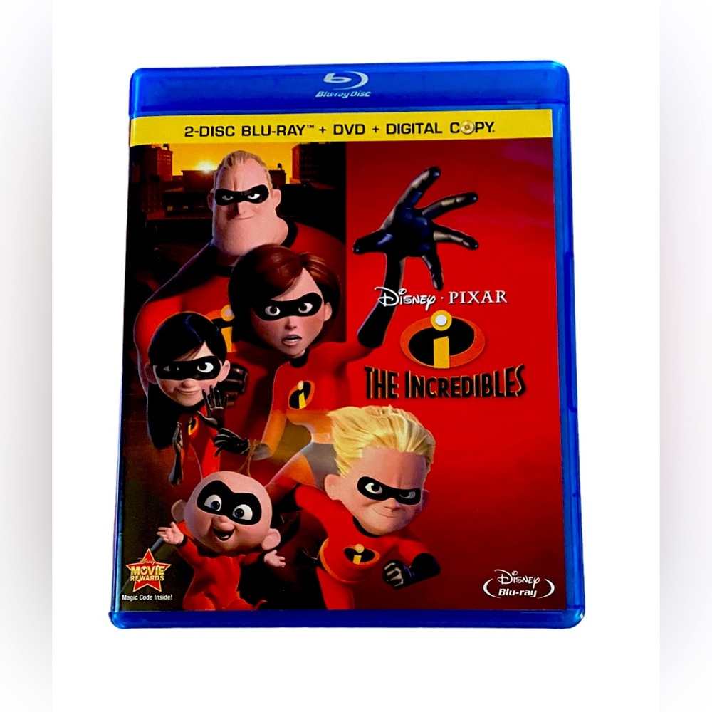 The Incredibles (2 Blu-Ray+DVD, 2011, 4-Disc Set, Includes Digital Copy)(Disney)